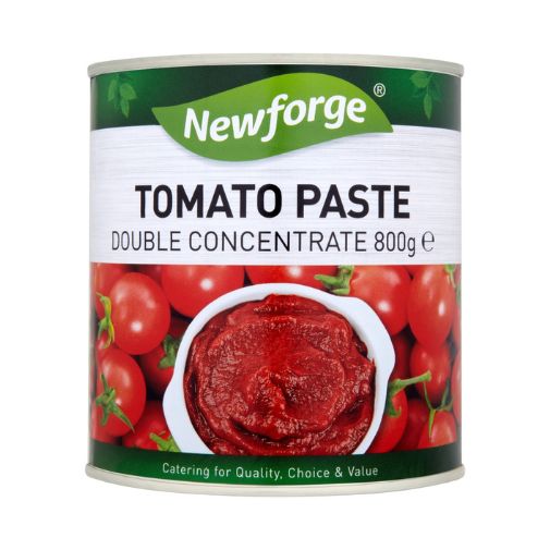 An 800 gram can of Newforge brand Tomato Puree.